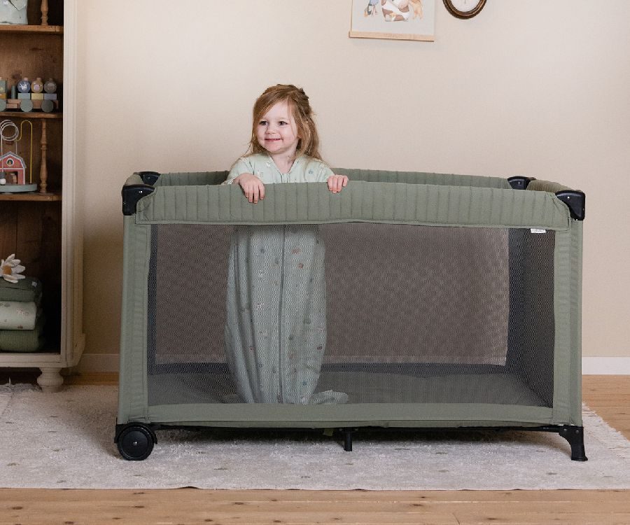 Kinderstoel en kinderbedje